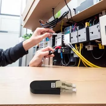 Разъемы Волоконно-оптический адаптер обратной связи LC UPC Волоконно-оптический адаптер обратной связи SM 9/125