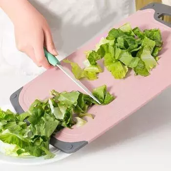 Разделочная доска Отверстие для подвешивания Контрастный цвет Предотвращение разбрызгивания Антипротечная канавка Пищевой класс Резка овощей Устойчивая структура Противоскользящий коврик S бежевый