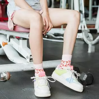 Размер 35–39. Женские противоударные профессиональные спортивные носки для фитнеса и полотенец со средней посадкой. One-size белый