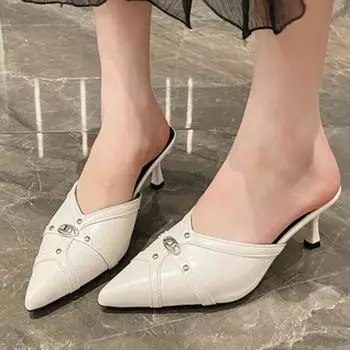 Разноцветные тапочки высокого класса с закрытым носком во французском стиле, летние новинки 2025 года, роскошные повседневные тапочки с металлическим дизайном на высоком каблуке для улицы 35 грязно-белый