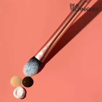 Real Techniques Brightening Concealer Brush