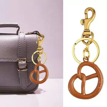 Реалистичный 3D-брелок для ключей в виде печенья, модный брелок в форме печенья, портативное украшение для сумки для женщин 1