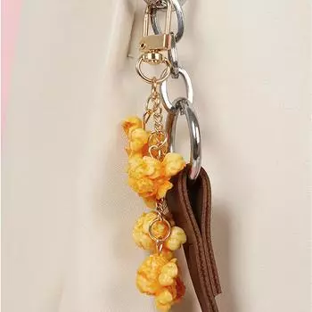 Реалистичный брелок-подвеска в виде попкорна. Привлекательный брелок-подвеска в виде попкорна. Идеально подходит для путешествий и отдыха. A