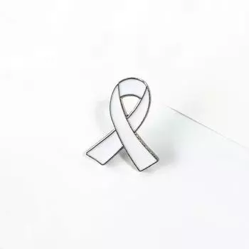 Red Awareness Ribbon Alloy Enamel Pin - Butterfly Clasp Solidarity Badge for Humanitarian Cause Support Lapel Pin Commemorative Jewelry белый