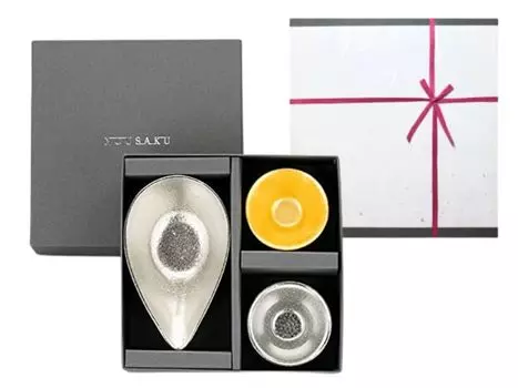 Red Cotton Ribbon Wrapping with Japanese Kiki II Tin Gold Leaf Katakuchi Medium [Nousaku Paper] / +