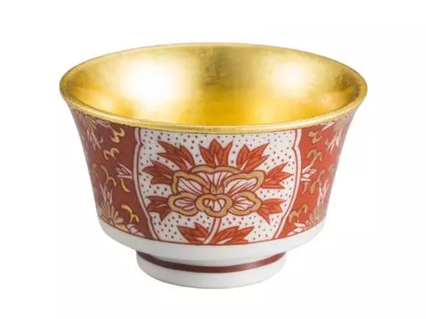 Red Cotton Ribbon Wrapping with Japanese Kutani Ware Hachiro Cup [Hakuichi Paper]