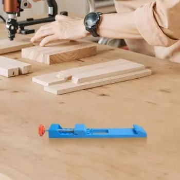 Регулируемая направляющая основания отрезного станка для циркулярной пилы и пылеудаляющей фрезы