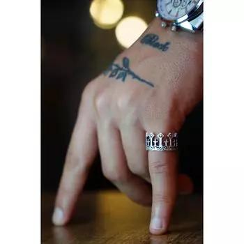 Регулируемое кольцо с антикварной посеребренной моделью короны