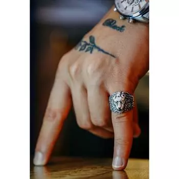 Регулируемое кольцо с антикварной посеребренной моделью льва