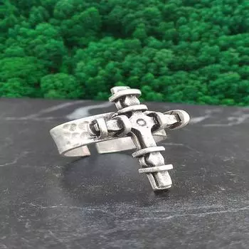 Регулируемое кольцо Saint Belisama с антикварным крестом и веревкой, матовое посеребрение