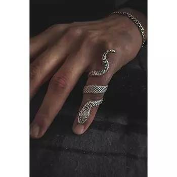 Регулируемое посеребренное кольцо с фигуркой змеи