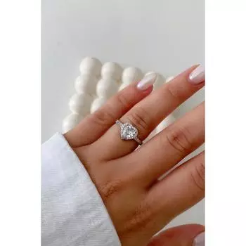 Регулируемое стальное кольцо с цирконовым камнем в форме сердца