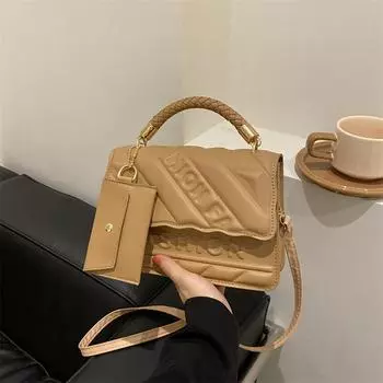 Рельефная однотонная сумка для матери и ребенка, весна 2024, новая модная сумка через плечо в иностранном стиле, персонализированная текстура, маленькая квадратная сумка-мессенджер чёрный