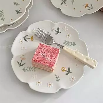 Рельефные тарелки с ромашками, керамическая домашняя обеденная тарелка, маленькая, свежая, легкая, роскошная круглая тарелка для завтрака в западном стиле, декоративная кухонная утварь