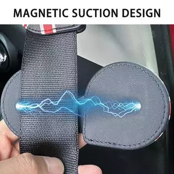 Ремень безопасности автомобиля Регулировка зажима Кожаный магнитный притяжение Защитная пряжка Защита шеи для детей Безопасность Аксессуары для интерьера красный