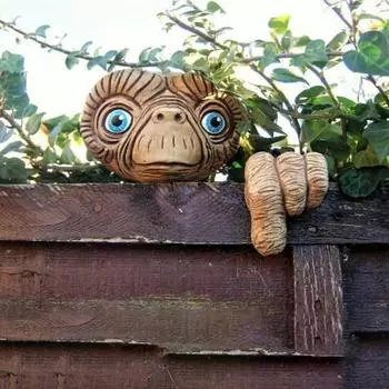Resin Craft Alien Peeker Statue Yard Art Ornament Garden Fences Door Decoration коричневый