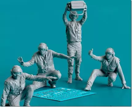 Reskit Aircraft Carrier Aircraft Maintenance Person Aircraft Right Side Pose 4 Pieces 3D Printer Kit 1/48 RSKF48-0047