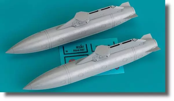 Reskit General Dynamics Fighting Falcon 600 gallon 2 pieces plastic model parts 1/48 F-16 tank/pylon RSKU48-0357