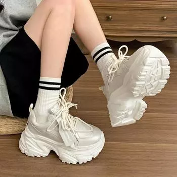 Ретро белые туфли для папы на маленькой платформе, женские, новинка 2025 года, весна-осень, легкие, увеличивающие рост, универсальные спортивные туфли 35 бежевый