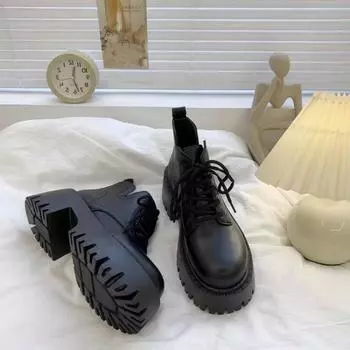 Retro black Martin boots women s autumn new platform women s boots thick heel small bright leather short boots 35