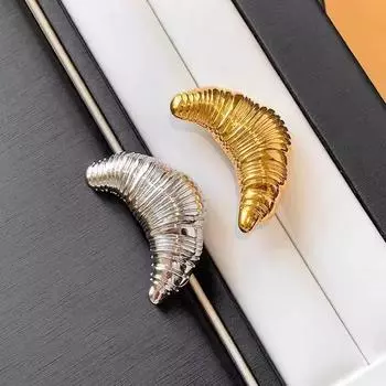 Ретро-брошь-круассан, высококачественная женская брошь в стиле Fever, корсаж с тем же темпераментом, нишевый дизайн, булавка, свитер, аксессуары