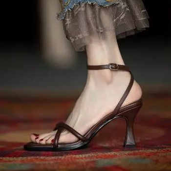 Retro brown high heels 2025 summer new super fairy good-looking with skirt fashion trend sandals 34 чёрный
