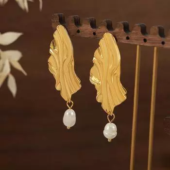 Ретро-дизайн, нерегулярные плиссированные серьги Sense, простые серьги-гвоздики с пресноводным жемчугом, позолоченные серьги из титановой стали