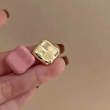 Ретро французские асимметричные металлические серьги с дизайном капель цвета кокосового крема