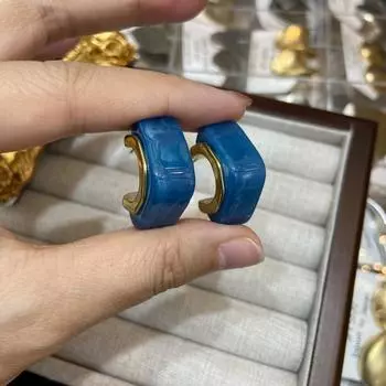 Ретро геометрические квадратные серьги 2025 новые модные серьги-гвоздики простые темпераментные серьги с высоким чувством женские взрывные