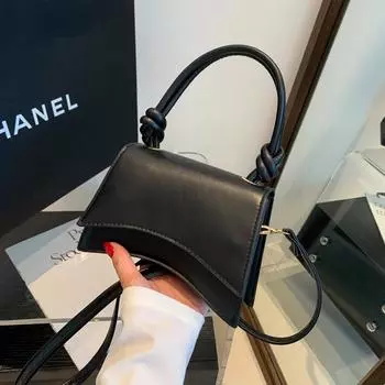 Ретро иностранная сумка через плечо 2024 года, новая однотонная сумка корейской версии, модная простая сумка-мессенджер, маленькая квадратная сумка розы красного