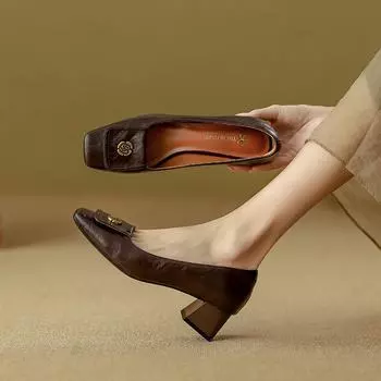 Ретро камелия одиночные туфли женские 2025 обувь женские новые маленькие кожаные туфли толстый каблук дамский темперамент высокие каблуки женские туфли 35 темно-коричневого