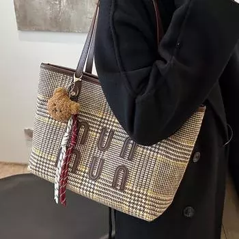 Ретро контрастные полосы 2024 года, модные буквы, осень и зима, новая вместительная шерстяная сумка-тоут на одно плечо под мышкой, женская сумка