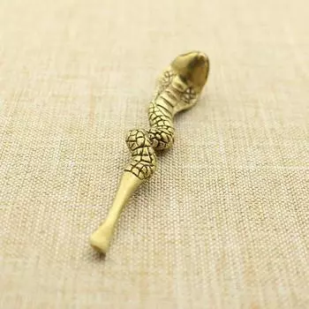 Ретро латунная брелок-ложка для ушей, кулон, инструмент для выкапывания змеиных ушей, латунное кольцо для ключей, кулон, инструмент для чистки ушей, многоразовый очиститель ушей 1pcs