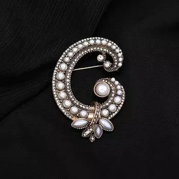 Retro letter G brooch Amash diamond pearl pin women s niche temperament high-end suit with accessories