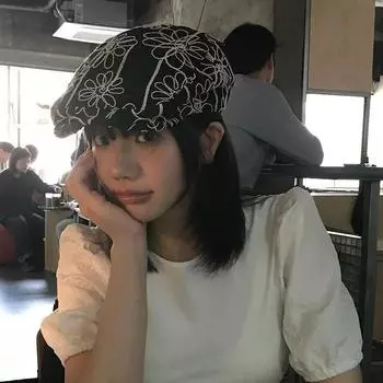 Ретро литературный стиль шляпа вперед женские линии ромашка дизайн текстура остроконечная кепка большая окружность головы показывающая лицо маленькая шляпа от солнца