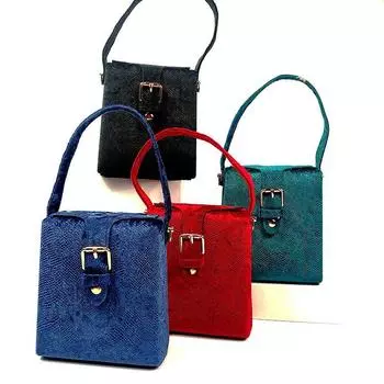 Retro little fairy bag girl 2019 autumn and winter on the new Korean lock version velvet small square bag chic chain shoulder красный