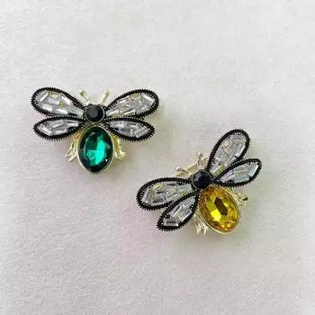 Ретро Маленькая ароматная брошь в виде пчелы из циркона, высококлассный темперамент, элегантный простой костюм в стиле булавки, легкие роскошные трендовые аксессуары