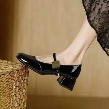 Ретро Мэри темперамент редкие туфли красные легкие кожаные туфли 2025 новые вечерние французские модные квадратные туфли одинарные женские туфли 35