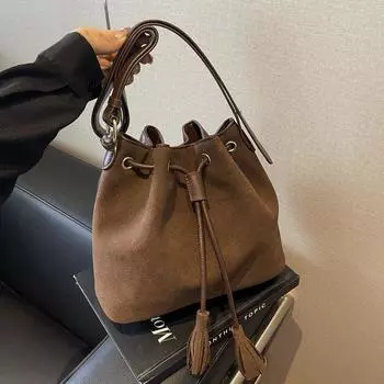 Ретро матовая сумка для женщин, новая сумка через плечо с кисточками, повседневная и модная универсальная сумка-ведро большой вместимости через плечо