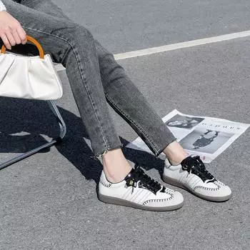 Ретро немецкие кроссовки женские из натуральной кожи 2025 новые спортивные и повседневные универсальные контрастные цвета вышитые строчки черно-белые белые 35 белый