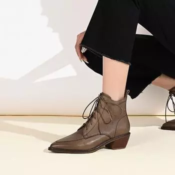 Retro pointed short boots women s middle heel lace-up Martin boots autumn and winter new women s boots thick heel soft leather and ankle boots 34 чёрный