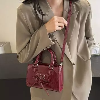 Ретро-ручные красные сумки для женщин, новые модные универсальные маленькие квадратные кошельки с бантом, простые женские сумки через плечо на одно плечо (20cm<Max Length<30cm)