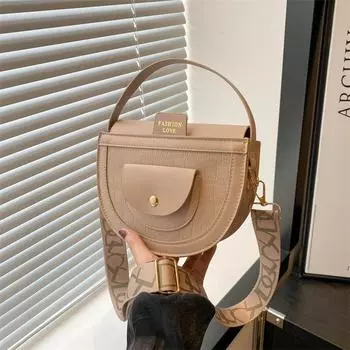 Retro simple messenger bag 2024 summer new simple casual change bag niche design small bag saddle bag чёрный