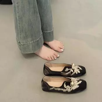 Retro spring new low-heeled women s shoes versatile square head single shoes women s Doudou shoes flat bottom 35