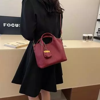 Ретро стиль большой емкости 2024 новый повседневный плечевой тоут-ведро премиум зарубежный нишевый плечевой перенос