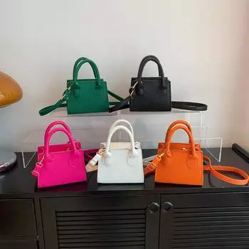 Ретро-сумка 2024 года, летняя новая простая повседневная сумка через плечо, корейская версия, повседневная однотонная маленькая квадратная сумка прилив чёрный