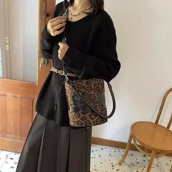 Ретро сумка-ведро женская 2024 осень и зима новая модная сумка через плечо с леопардовым принтом нишевая универсальная женская сумка высокого класса хаки