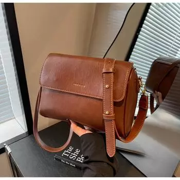 Ретро сумка женская осень и зима 2024 новая универсальная сумка через плечо высококачественная женская сумка для поездок на работу небольшая квадратная сумка чёрный