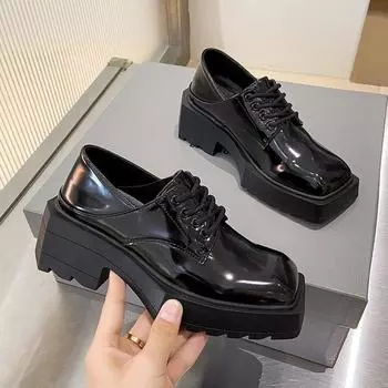 Ретро темперамент маленькие кожаные туфли женские 2024 новые на толстой подошве усиливающие британский стиль дизайн чувство квадратной головки модные туфли 35