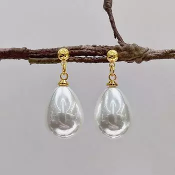 Retro Water Drop Earrings Champagne Stud Earrings Blowing Classic Temperament G1-048 White